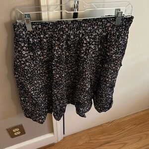 Loft, size medium, daisy print tiered mini skirt